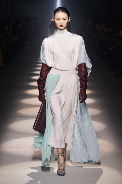 Look 11